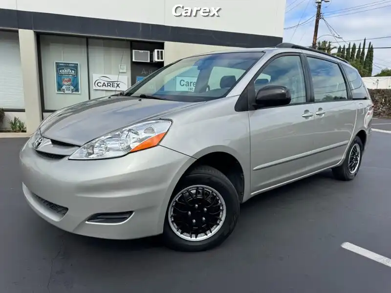 2006 Toyota Sienna LE 8-Passenger's photo