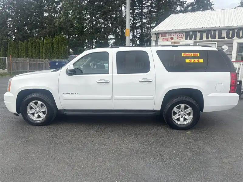 2014 GMC Yukon 4WD 1/2 Ton SLE (3SA)'s photo