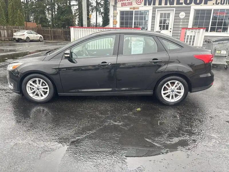 2015 Ford Focus SE Sedan's photo