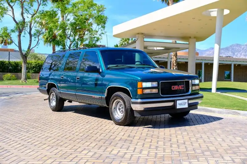 1997 GMC Suburban C1500 SL's photo