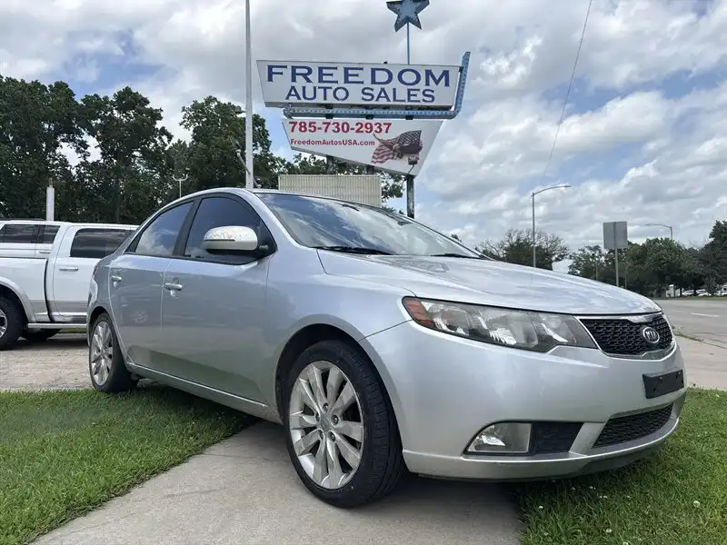 2011 Kia Forte SX AT's photo