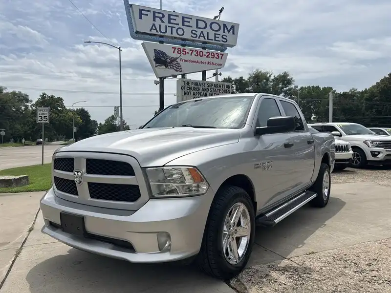 2016 RAM 1500 Express 4x4 Crew Cab 5'7's photo
