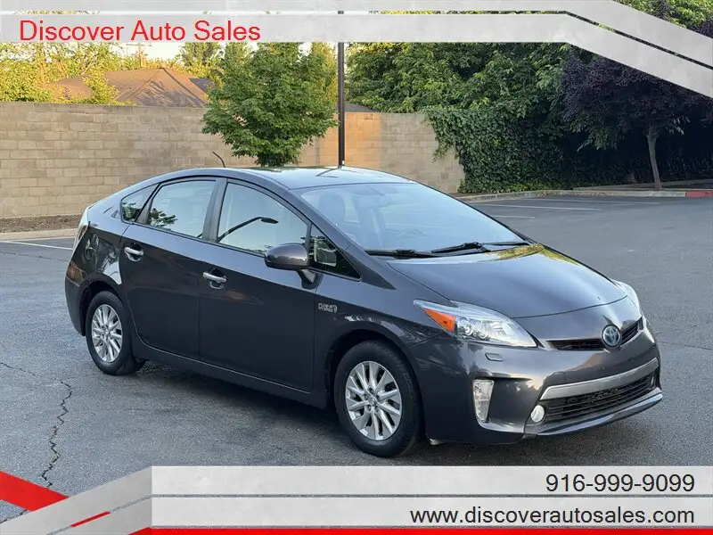 2013 Toyota Prius Advanced's photo
