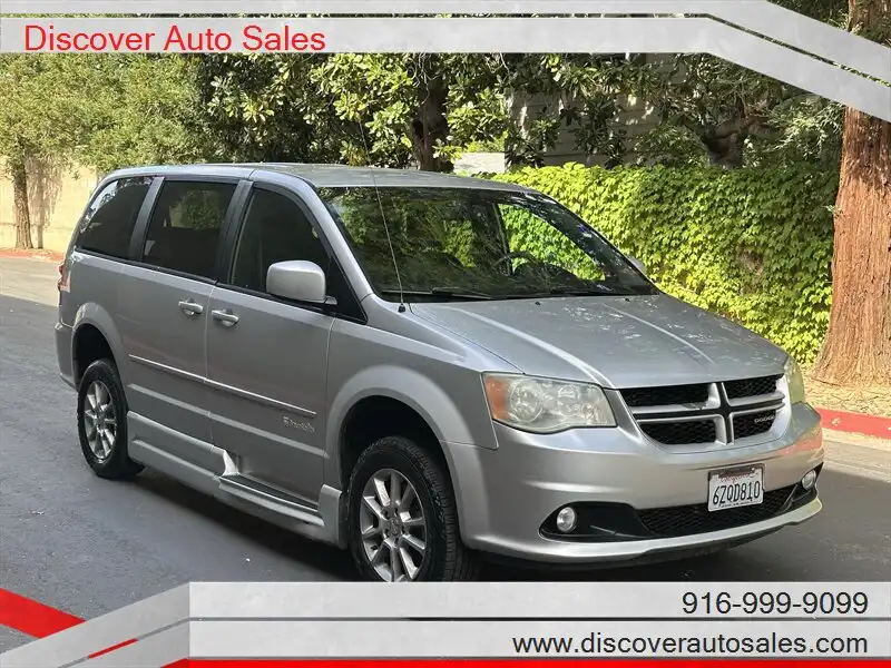 2012 Dodge Grand Caravan R/T's photo
