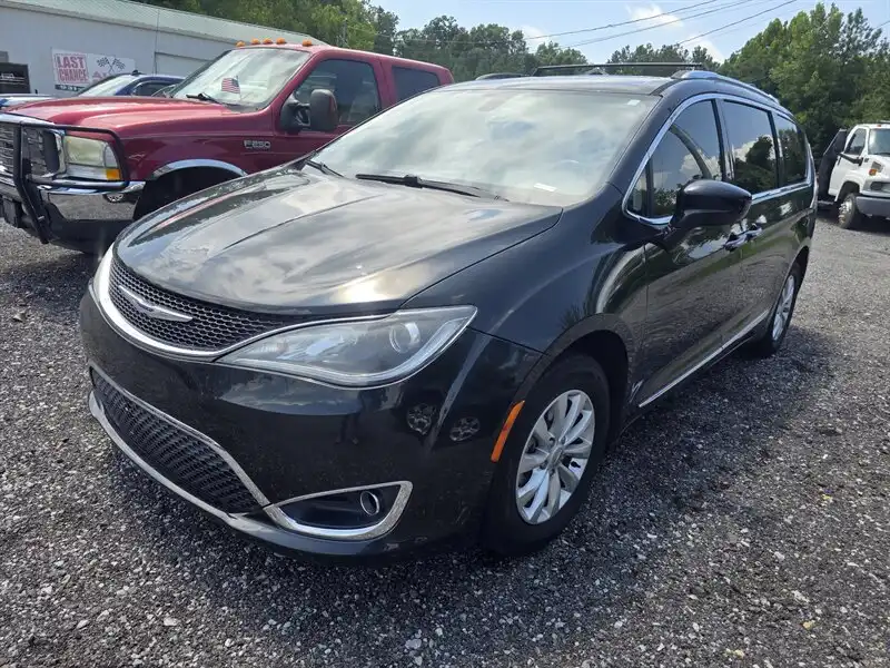 2019 Chrysler Pacifica Touring L's photo