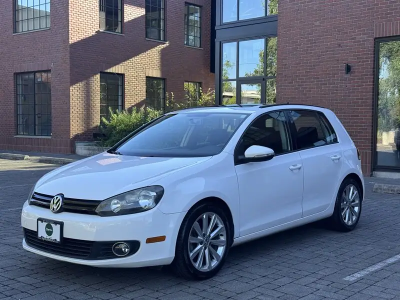 2012 Volkswagen Golf 4-door TDI DSG w/Tech Package photo 1