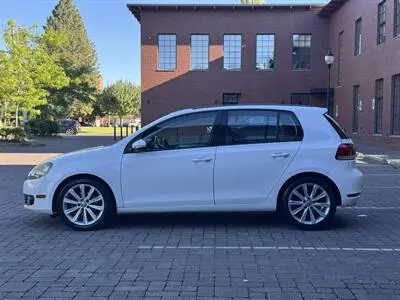 2012 Volkswagen Golf 4-door TDI DSG w/Tech Package photo 2