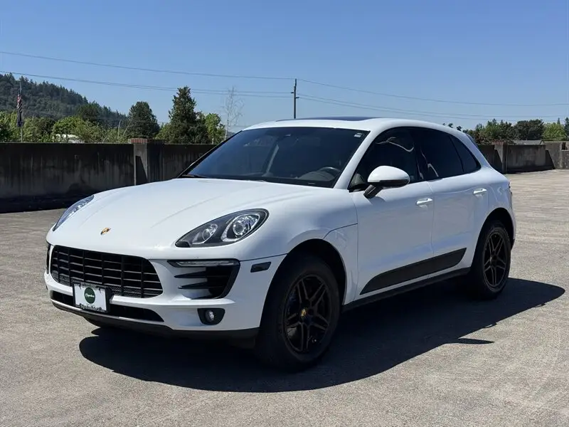 2017 Porsche Macan Base photo 1