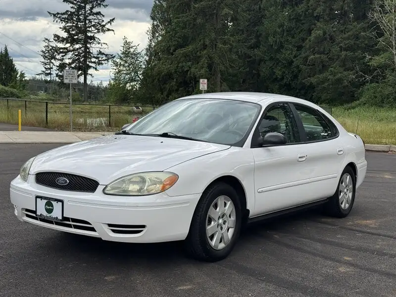 2005 Ford Taurus SE photo 1