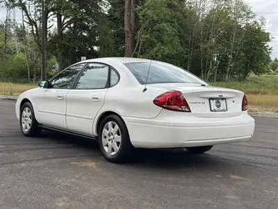 2005 Ford Taurus SE photo 3
