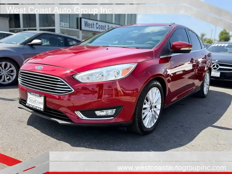 2017 Ford Focus Sedan Titanium's photo