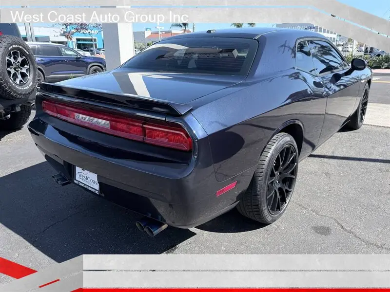 2012 Dodge Challenger R/T photo 4