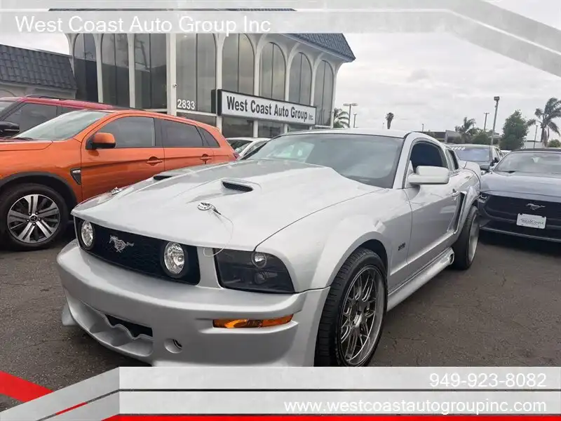 2005 Ford Mustang GT Premium's photo