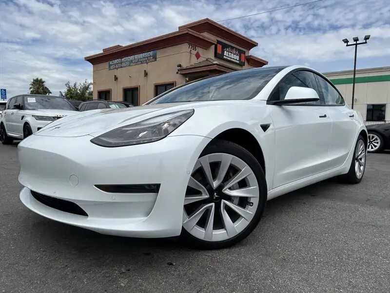 2022 Tesla Model 3 Long Range Dual Motor All-Wheel Drive's photo