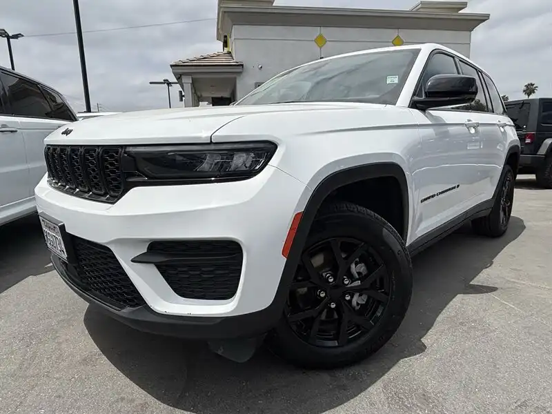 2024 Jeep Grand Cherokee Altitude 4x4's photo