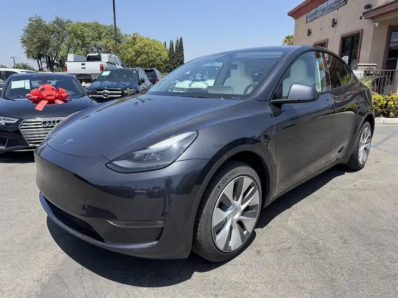2024 Tesla Model Y Long Range Dual Motor All-Wheel Drive's photo