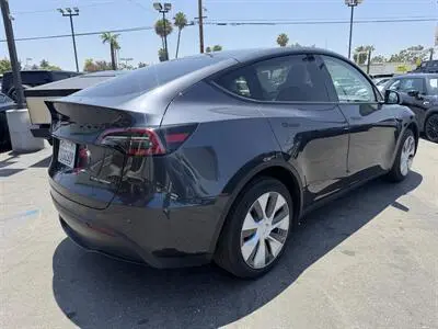 2024 Tesla Model Y Long Range Dual Motor All-Wheel Drive photo 4