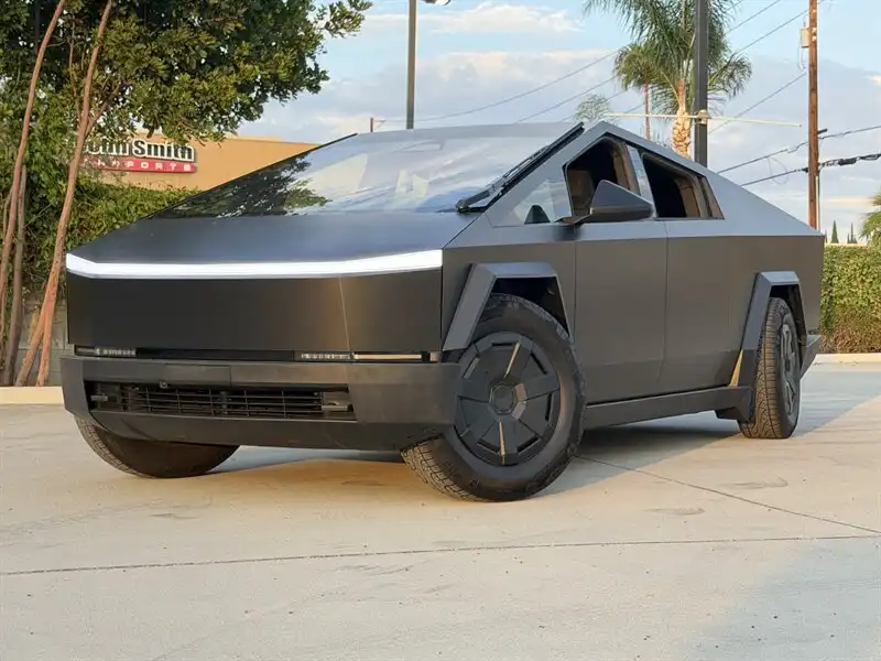 2024 Tesla Cybertruck AWD's photo
