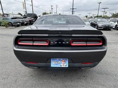 2019 Dodge Challenger SXT Auto photo 4