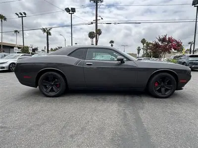 2019 Dodge Challenger SXT Auto photo 5