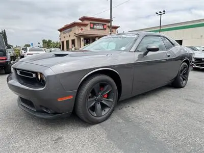 2019 Dodge Challenger SXT Auto photo 2