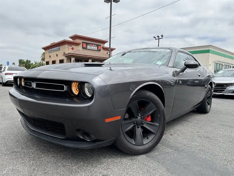 2019 Dodge Challenger SXT Auto photo 1