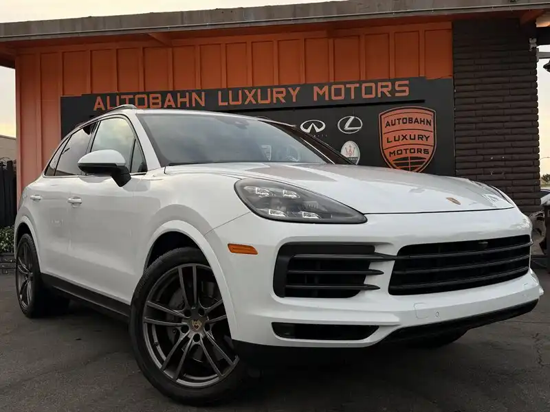 2023 Porsche Cayenne Platinum Edition S's photo