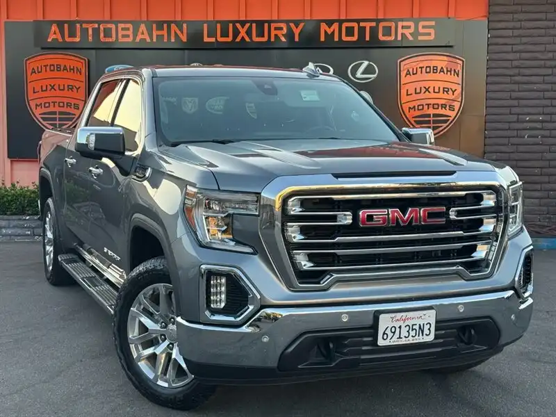 2019 GMC Sierra 4WD Crew Cab Short Box SLT's photo