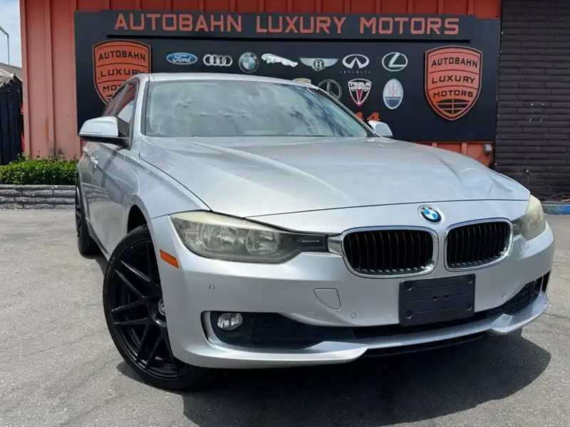 2015 BMW 3 Series 320i Sedan's photo