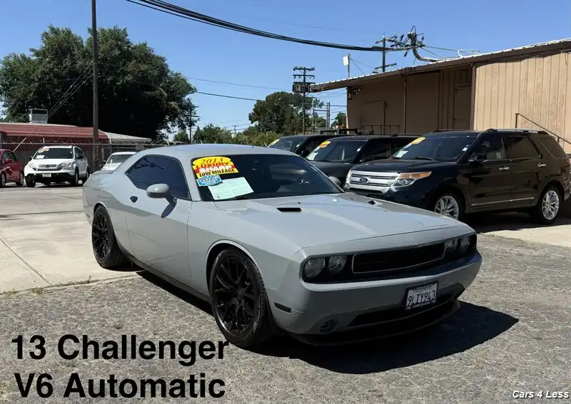 2013 Dodge Challenger SXT's photo