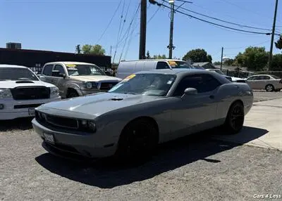 2013 Dodge Challenger SXT photo 2