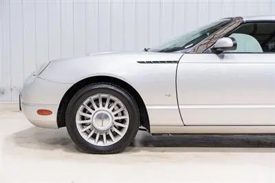 2004 Ford Thunderbird Deluxe photo 3