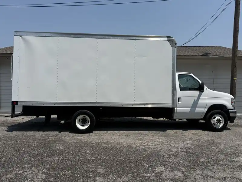 2025 Ford E-Series DRW E-450 Super Duty 176 in WB's photo