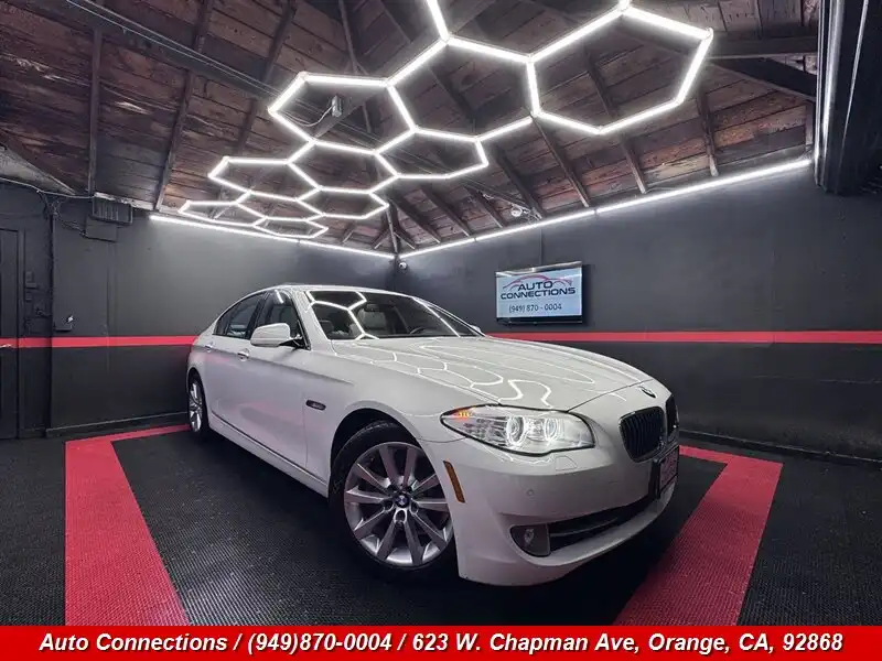 2012 BMW 5 Series 528i Sedan's photo