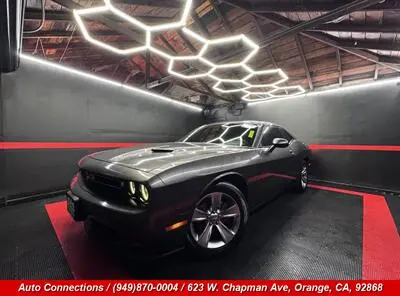 2015 Dodge Challenger SXT photo 2