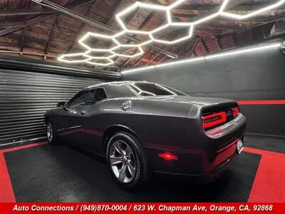 2015 Dodge Challenger SXT photo 4