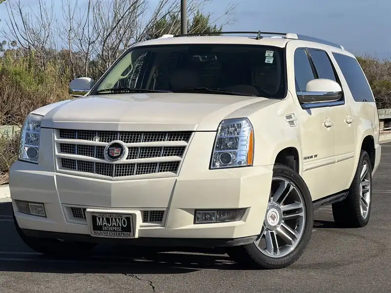 2013 Cadillac Escalade ESV AWD Premium's photo