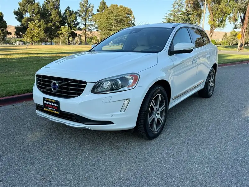 2015 Volvo XC60 T6 AWD Auto's photo