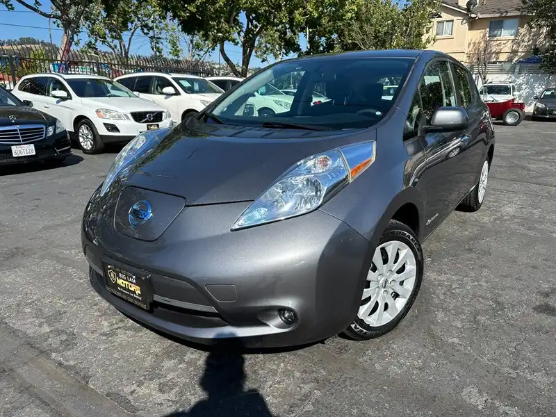 2017 Nissan Leaf S's photo