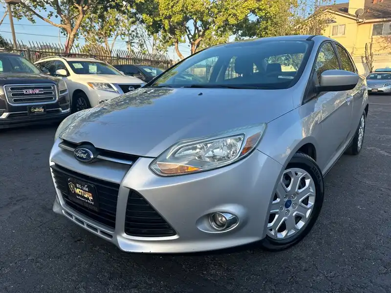 2012 Ford Focus Sedan SE's photo