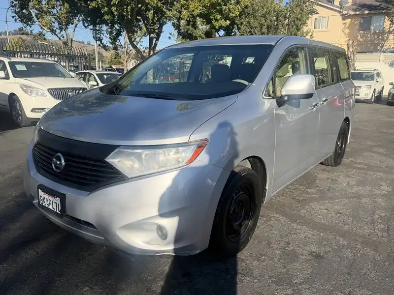 2015 Nissan Quest S's photo