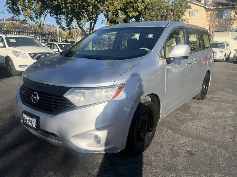 2015 Nissan Quest S's photo