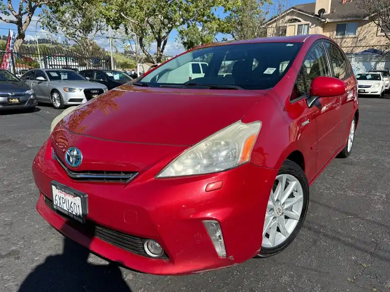 2012 Toyota Prius v Five's photo