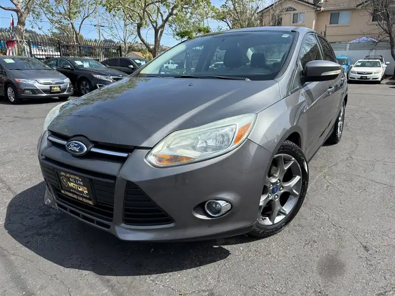 2013 Ford Focus Sedan SE's photo