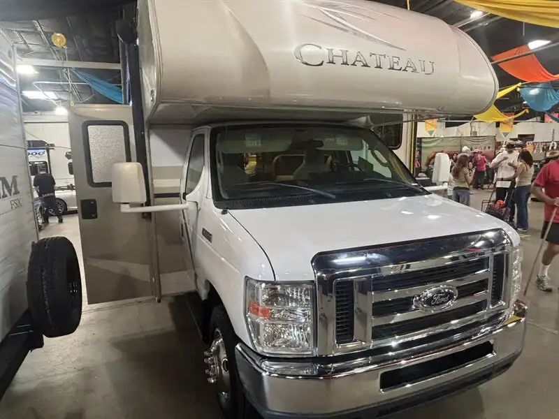 2017 Ford E-Series SRW E-350 Super Duty 138 in WB's photo