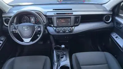 2018 Toyota RAV4 LE AWD photo 2