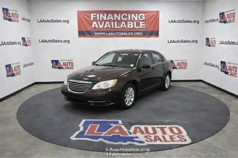 2013 Chrysler 200 Touring's photo