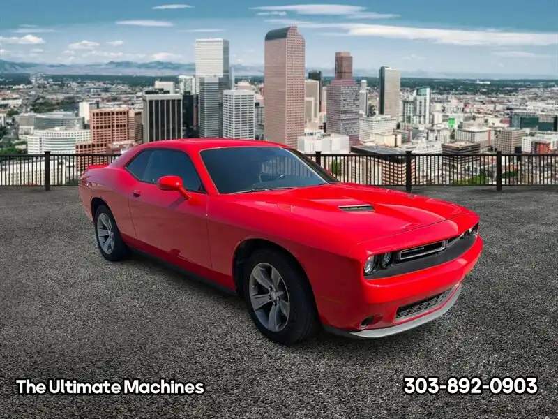 2019 Dodge Challenger SXT Auto's photo