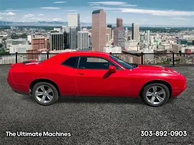 2019 Dodge Challenger SXT Auto photo 2