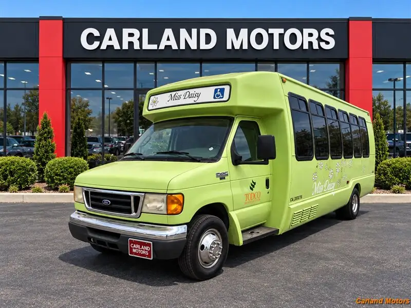 2007 Ford E-Series E-450 SD Shuttle Bus photo 1